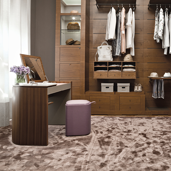 VENUS VANITY TABLE W/POUF by Giorgetti
