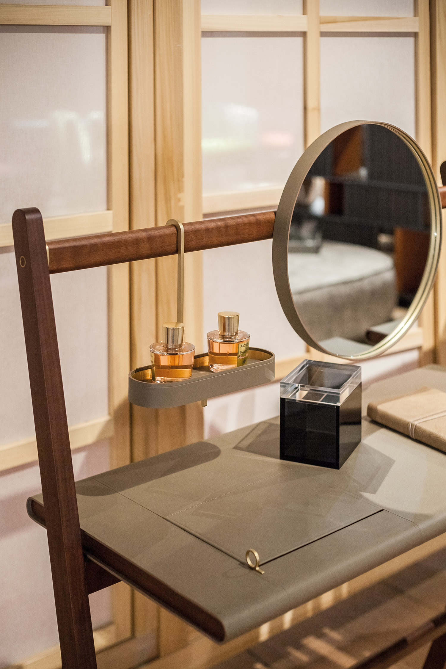 REN DRESSING TABLE by Poltrona Frau