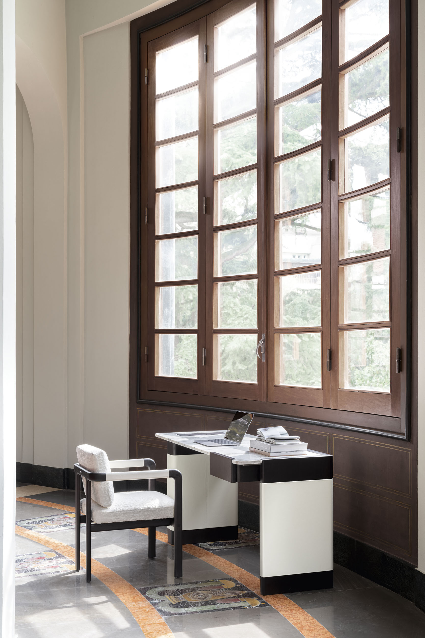 Edward Desk by Giorgetti